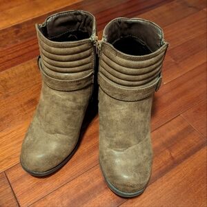 Boots - Size 9